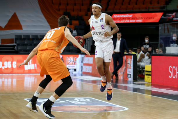 也迫使对手 也迫使对手